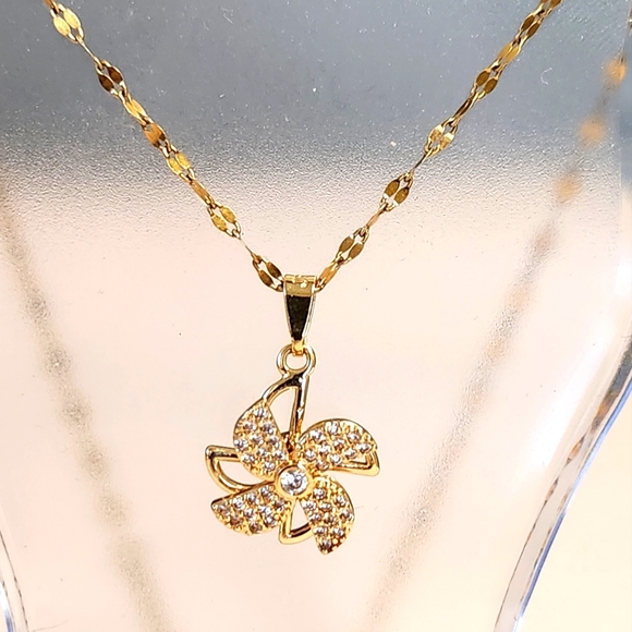 Jewelry - windmill fidget necklace *new